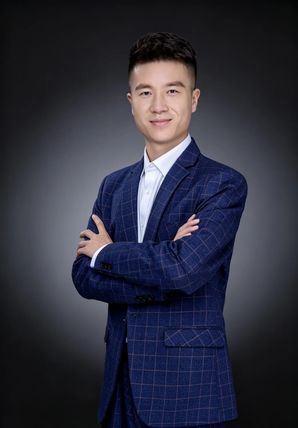 亿家帆欣主任设计师杨景川肖像