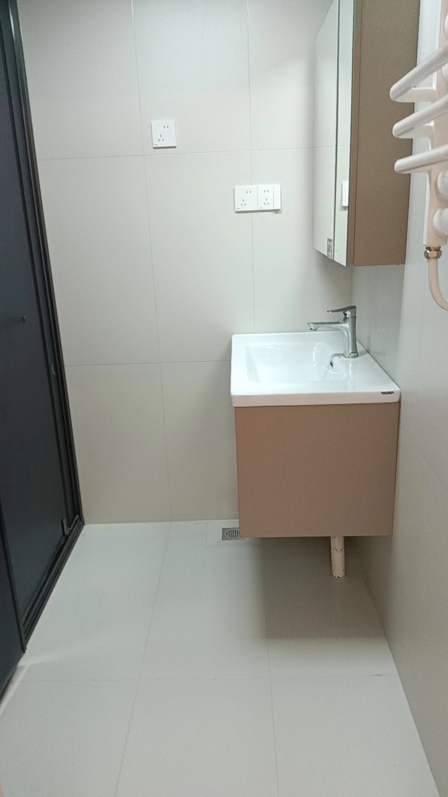 中铁一局家属院翻新后的洗漱柜