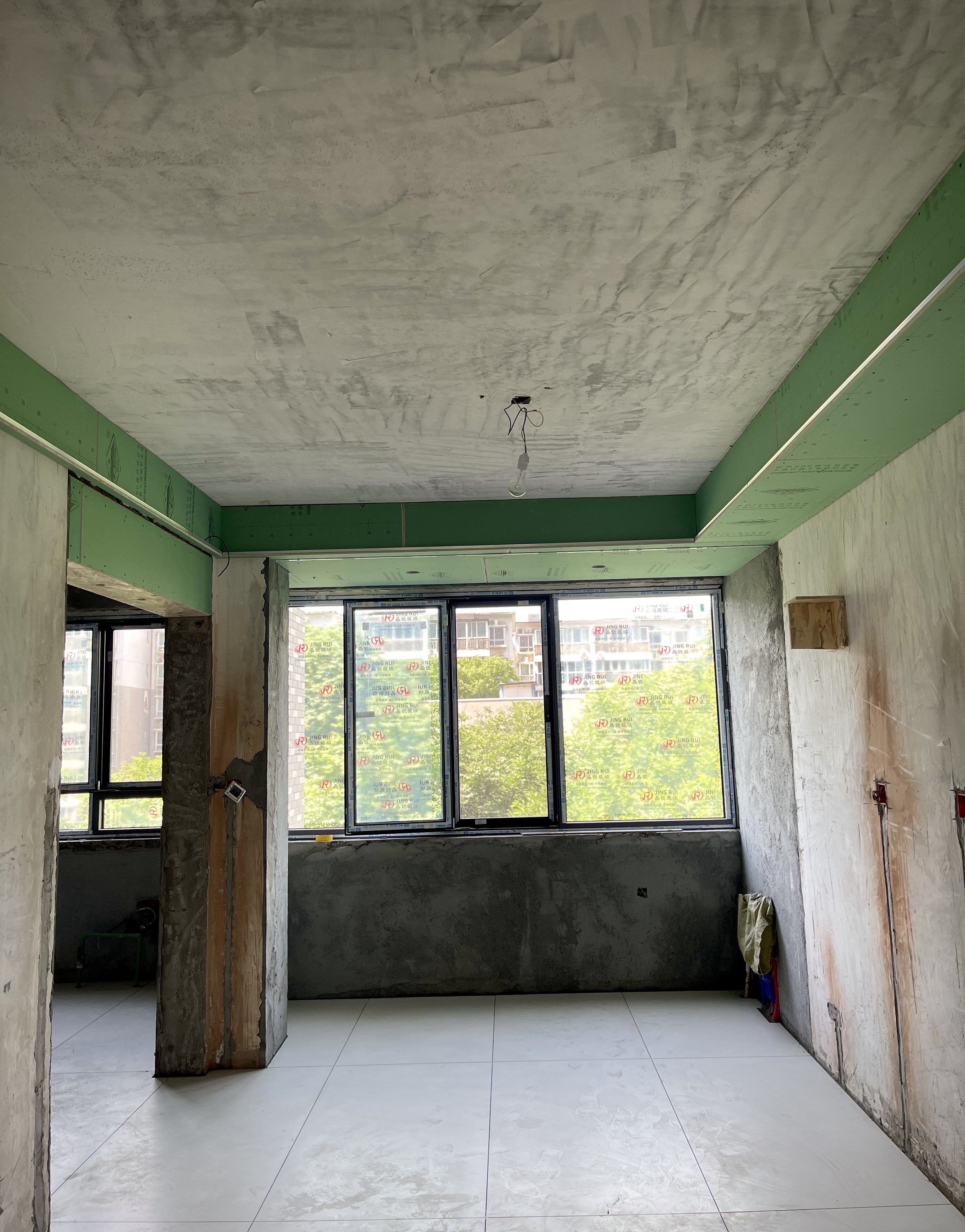 餐厅阳台与厨房施工